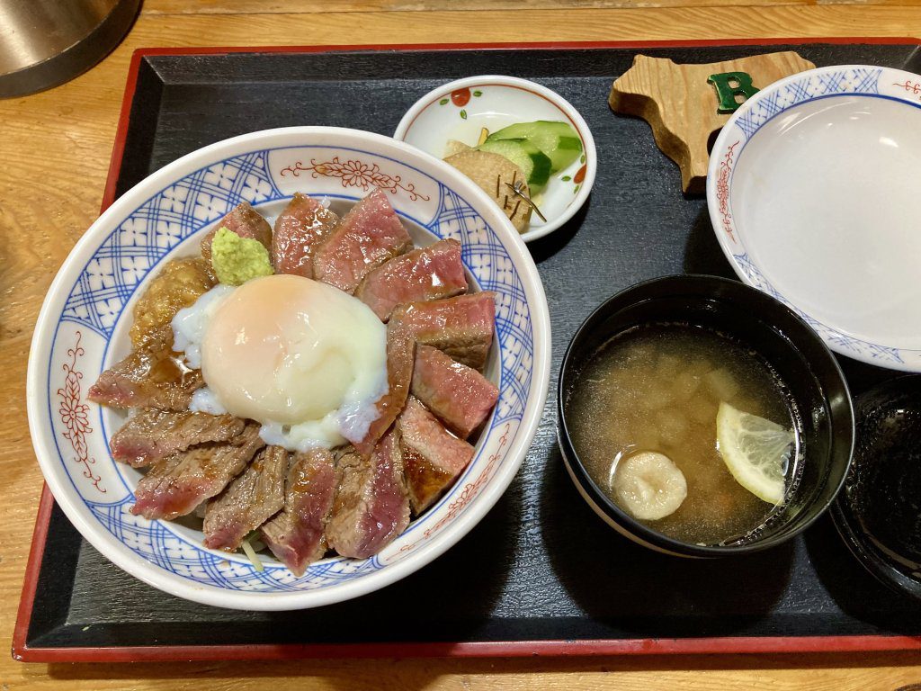 いまきん食堂のあか牛丼