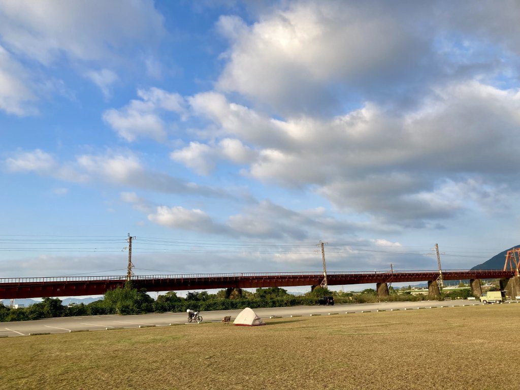 遥拝八の字広場