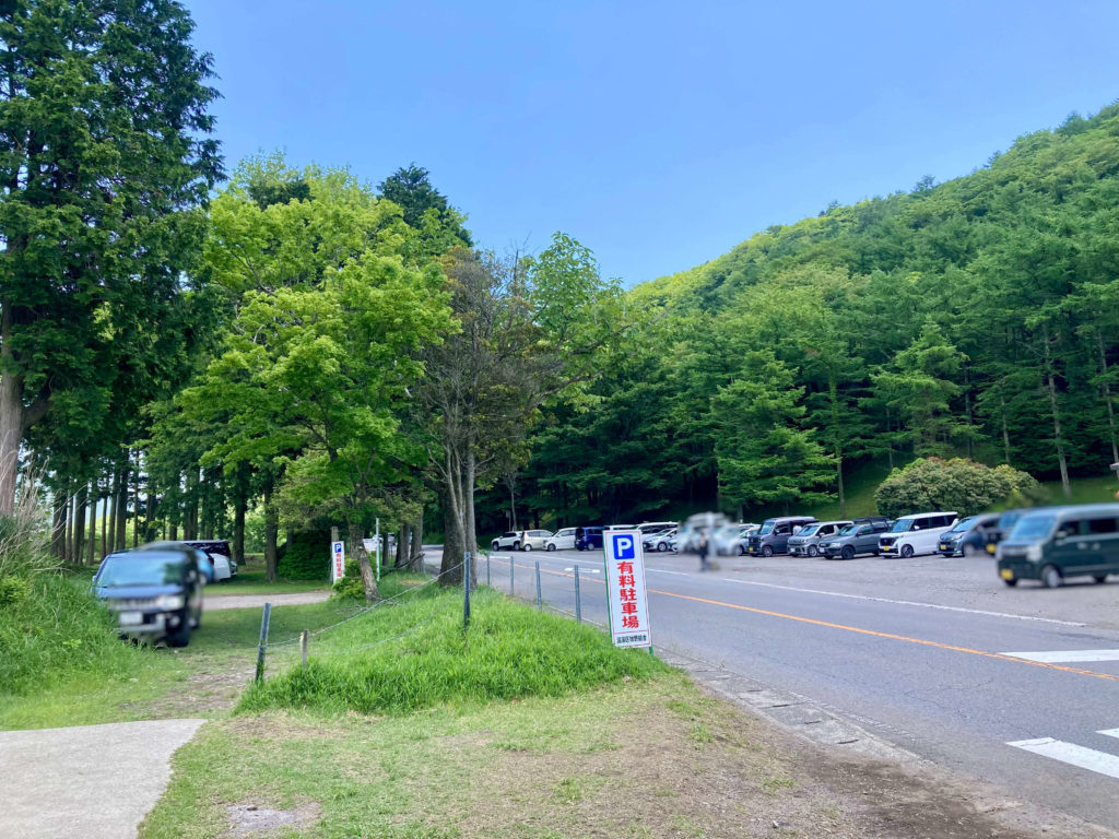 登山口前駐車場