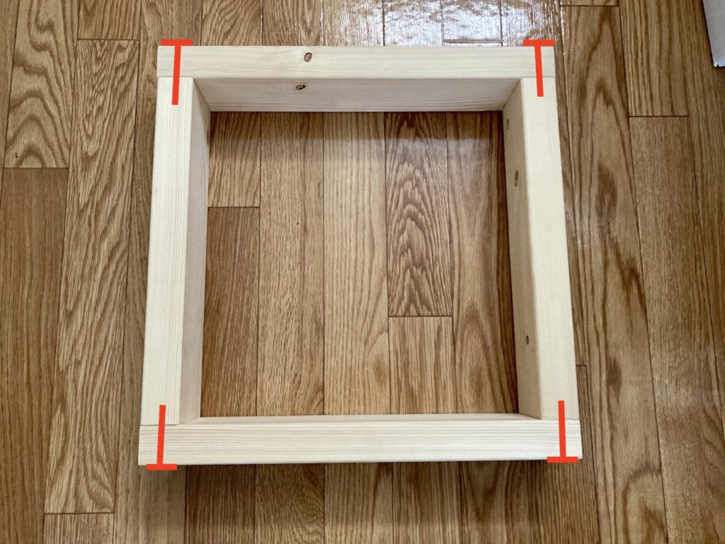 木枠の下穴を開ける位置