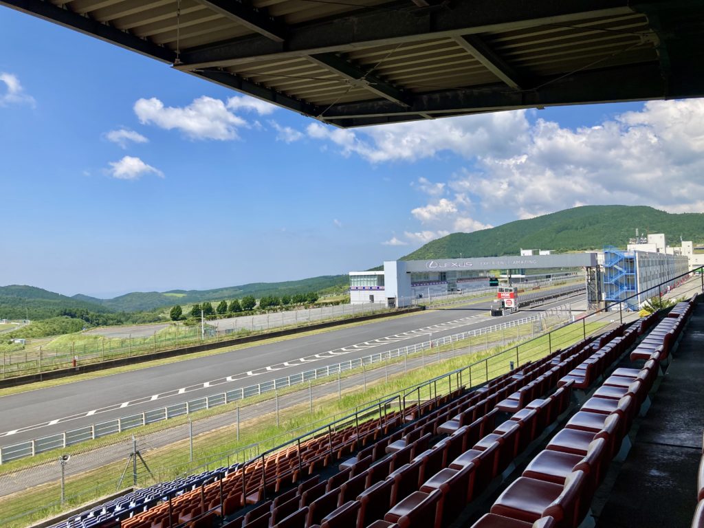 オートポリスグランドスタンド