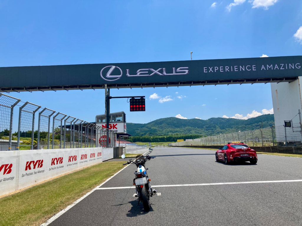 スターティンググリッド記念撮影