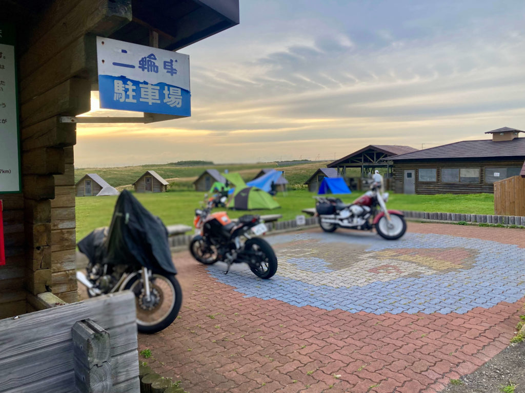 霧多布岬キャンプ場バイク駐輪場