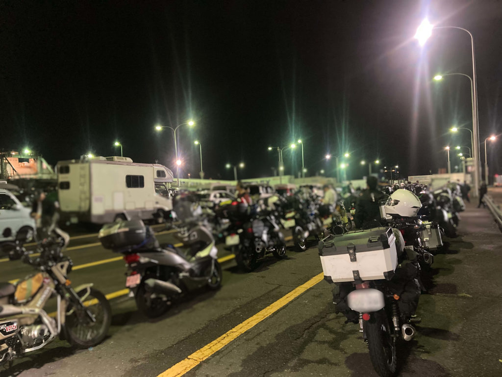 舞鶴港バイク乗船待ち