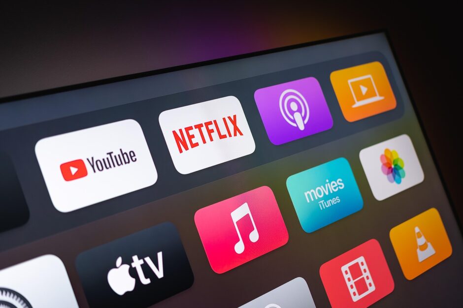 tablet, ipad, applications, youtube, netflix, apple tv, entertainment, recreation, movies, series, closeup, youtube, netflix, netflix, netflix, netflix, netflix