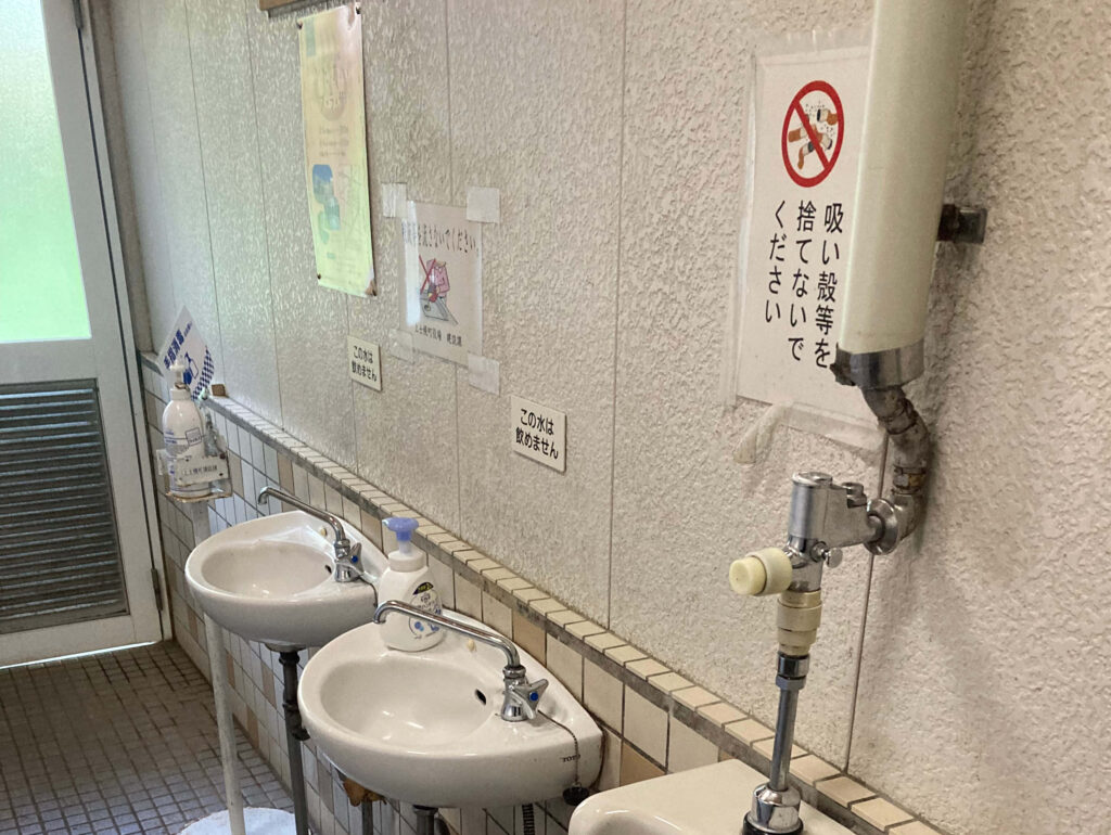 キャンプ場トイレ