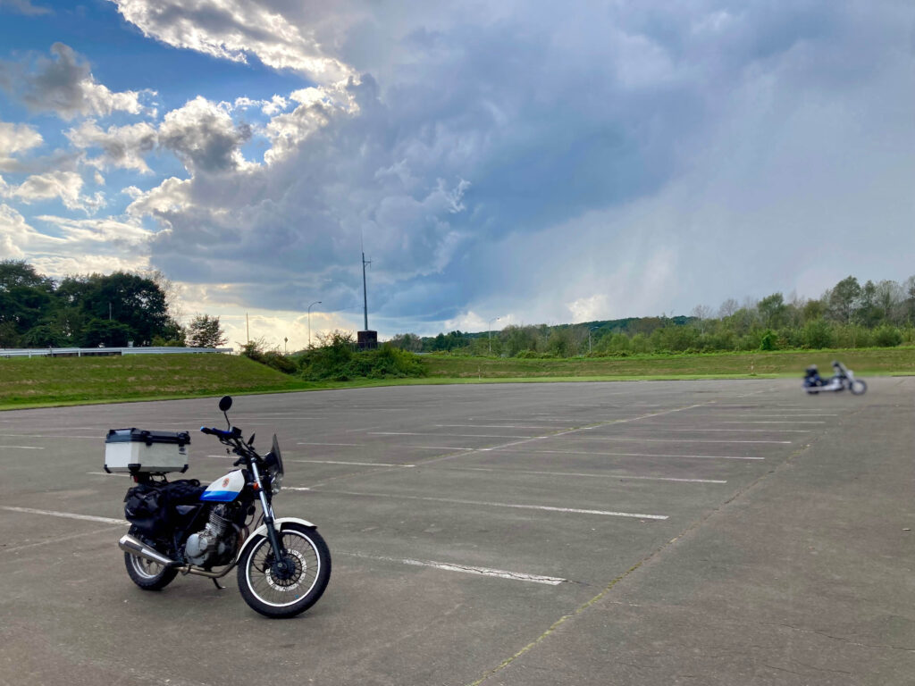 キャンプ場駐車場