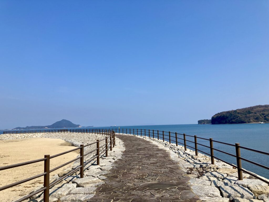 海が見える遊歩道