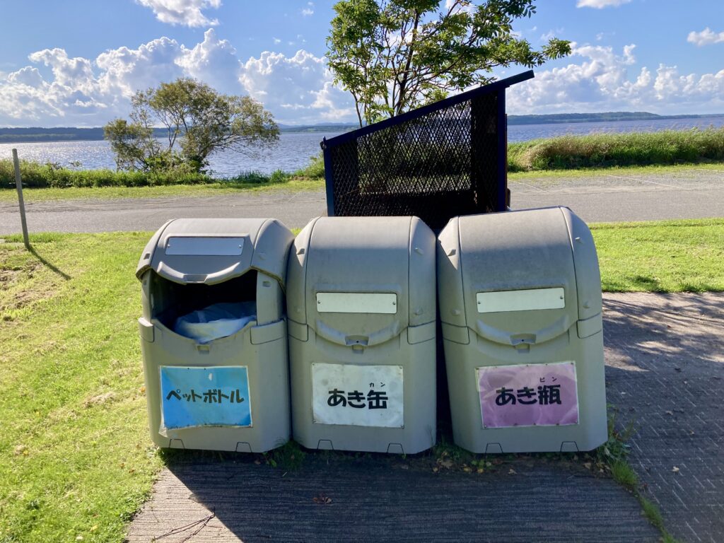 ペットボトル・空き缶・空き瓶捨て場