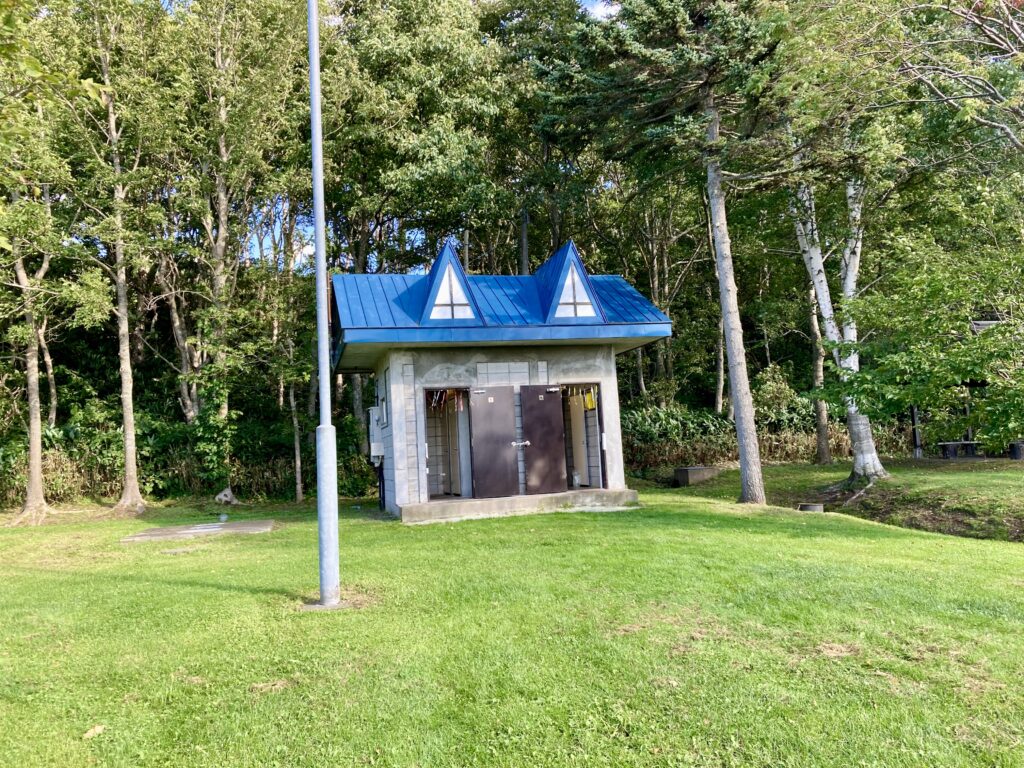 キャンプ場トイレ