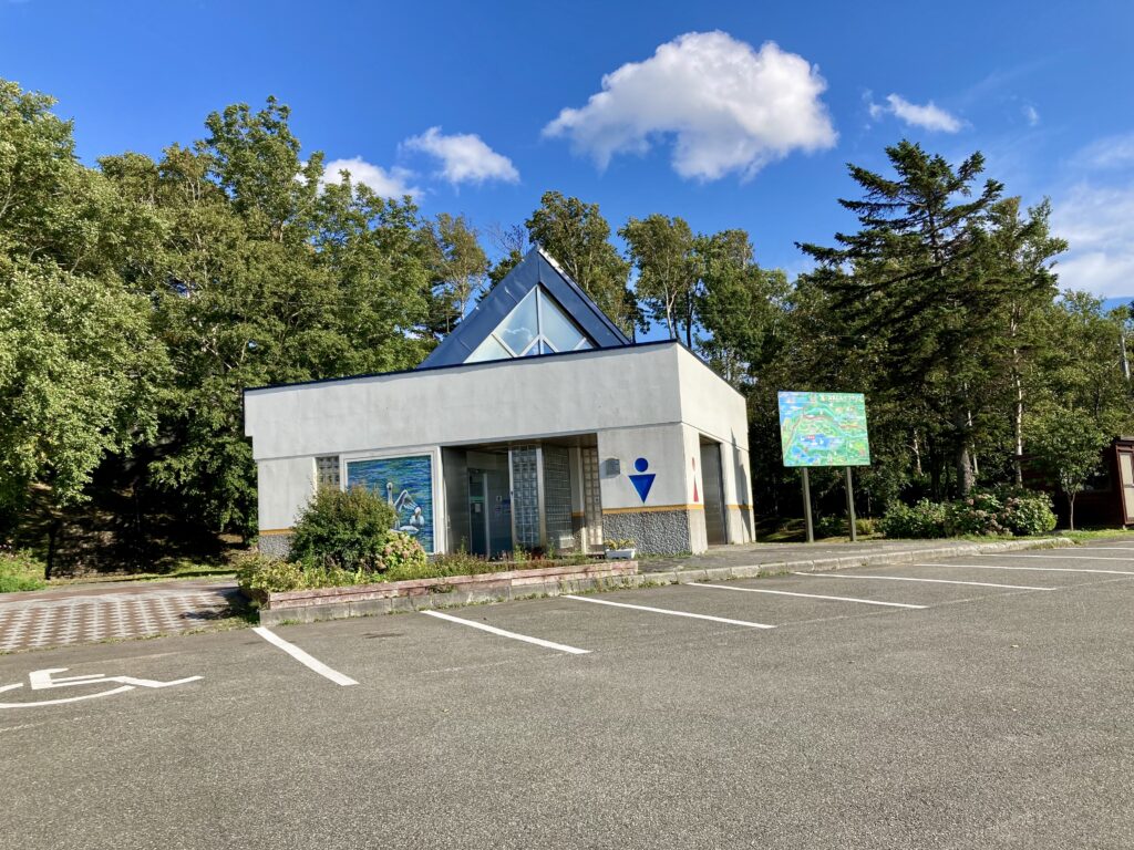 キャンプ場トイレ