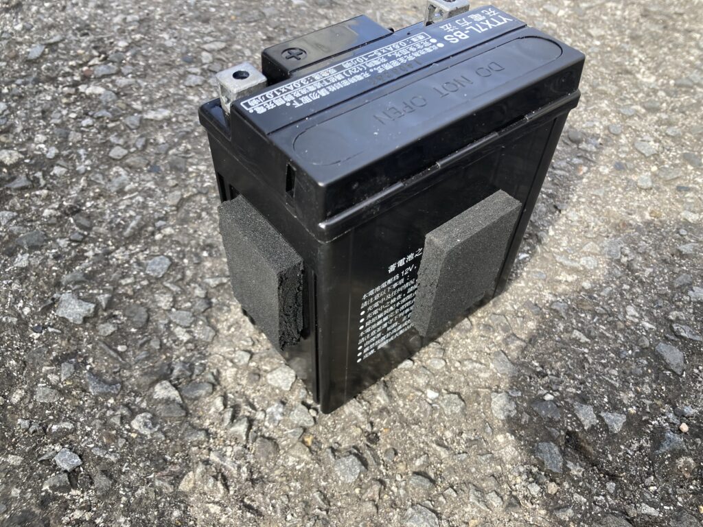 バッテリーとクッション材