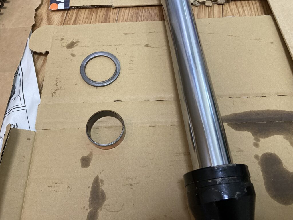 ブッシュガイドとスペーサーシール