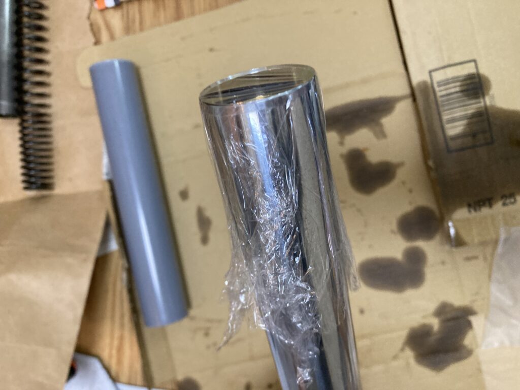 インナーチューブ先端にサランラップを巻く