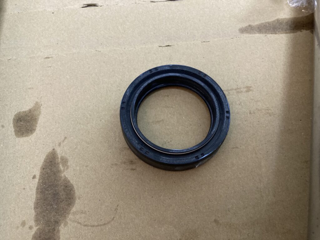 シリコングリスを塗ったオイルシール(上向き)