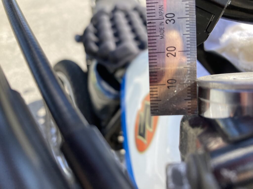 突き出し量調整の様子