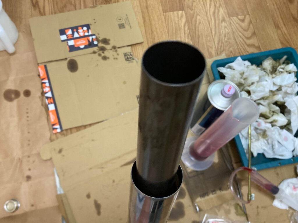 スプリングとOリング、カラーを入れた様子